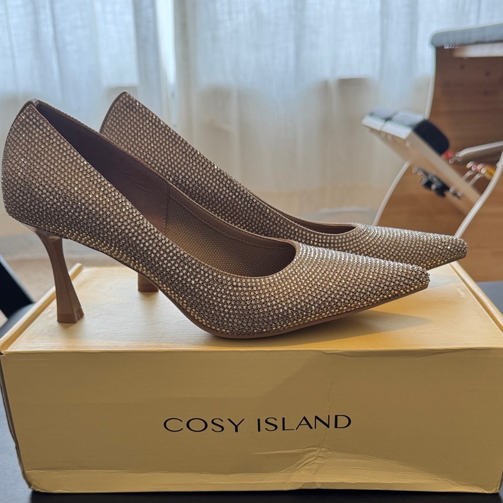 Women's Tan Heels